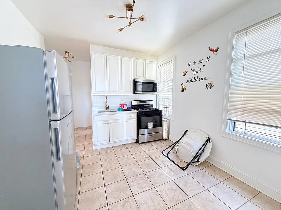 94 Woodlawn Ave #6E