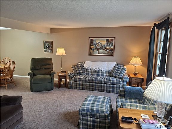 3rd image of 36 Southridge Dr
