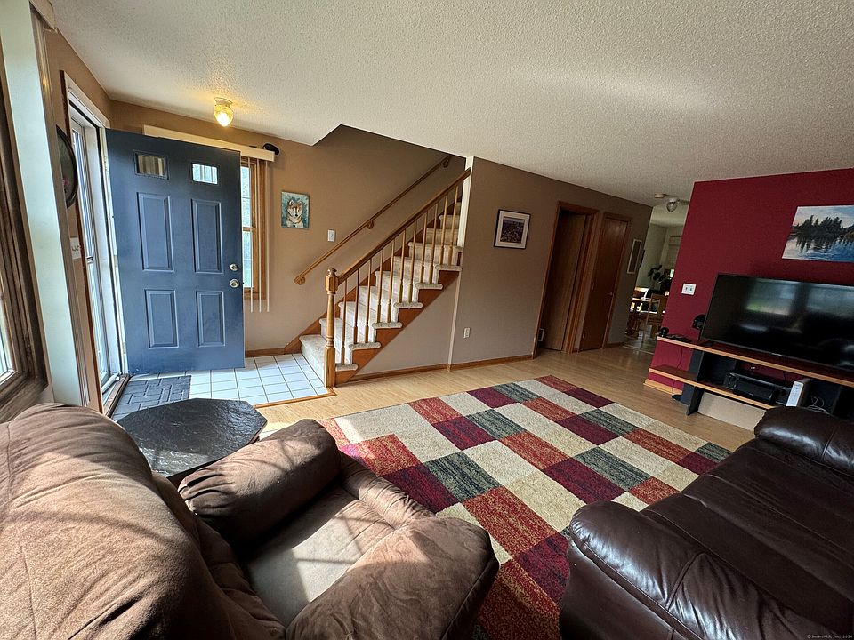 Pond Hollow 10 White Tail Ln Wallingford CT Zillow