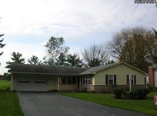 412 S Briarcliff Dr, Canfield, OH 44406