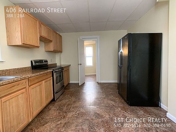 3rd image of 406 Railroad St