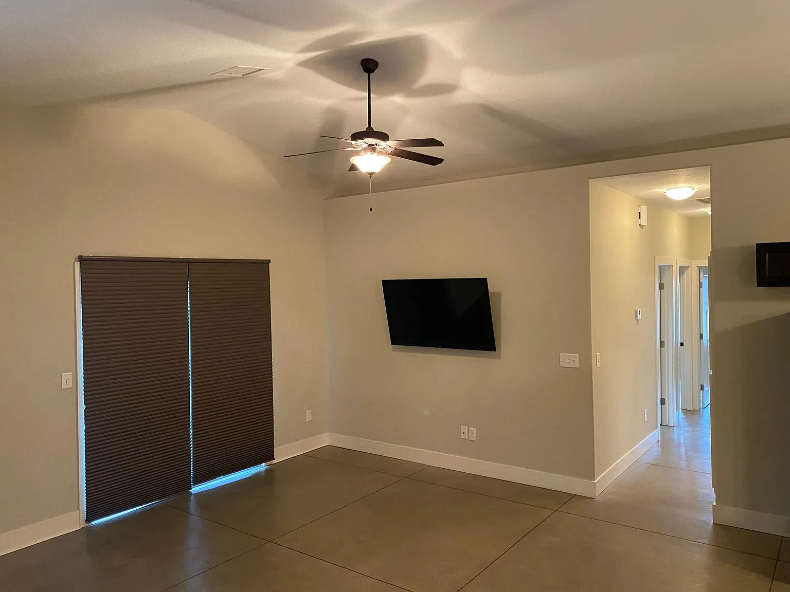 3 bed, 1100 sqft, $1,500 — Photo 3