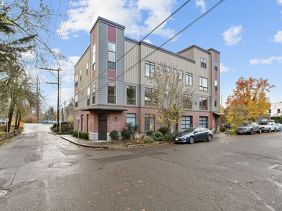 3rd image of 3412 SW Moss St