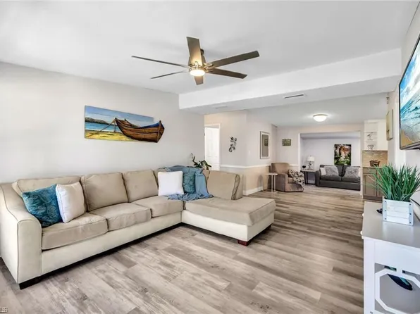 2047 Harbor Ln, Naples, FL 34104