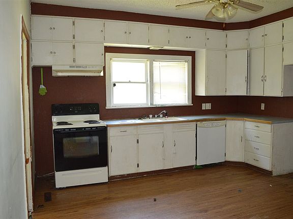 4th image of 319 N D St