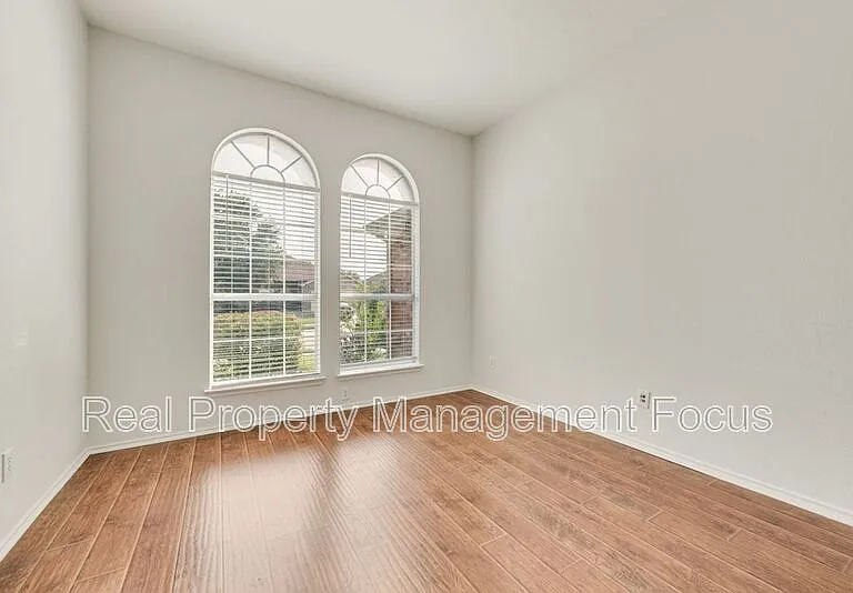 1004 Trickham Dr — Photo 5