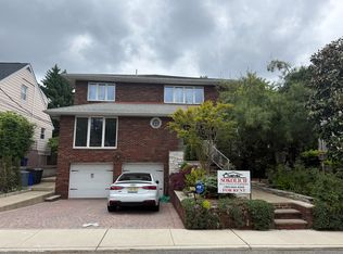250 Maple St #1, Fort Lee, NJ 07024