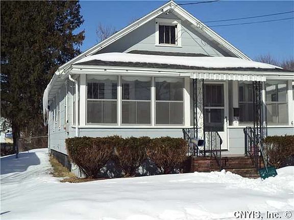 3rd image of 102 Garden City Dr