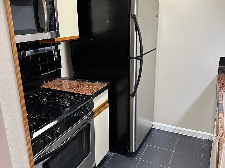 209 14th St NE #111 — Photo 5