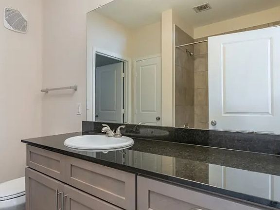 3rd image of 2606 E McKinney St #Majesticb3