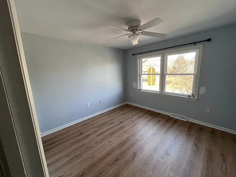 57 Spring Hill Ln — Photo 8