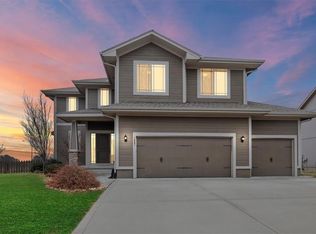 1907 Shagbark Dr, Raymore, MO 64083