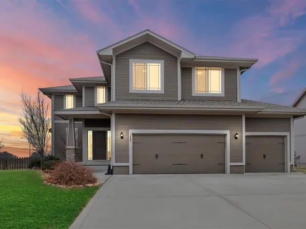 1907 Shagbark Dr, Raymore, MO 64083