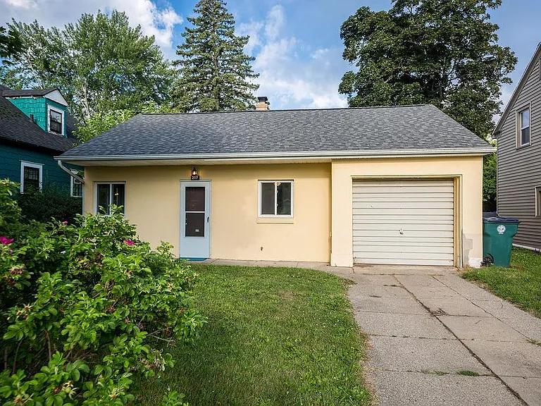 217 Milford St — Photo 1