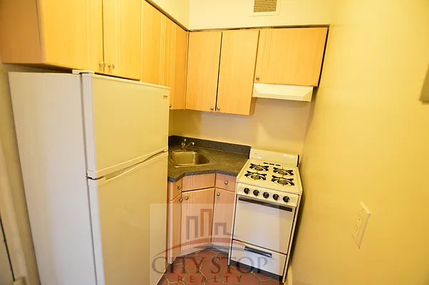 Rented by City Stop Realty | media 9