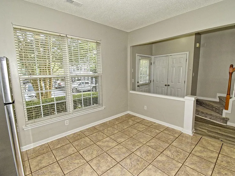 314 Canyon Lake Cir — Photo 6