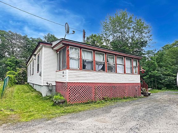 3rd image of 11 Adelaide St