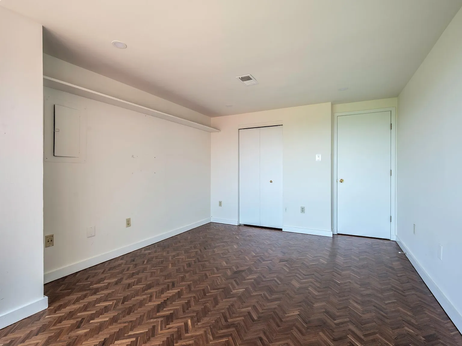 2 bed, 1200 sqft, $3,800 — Photo 3