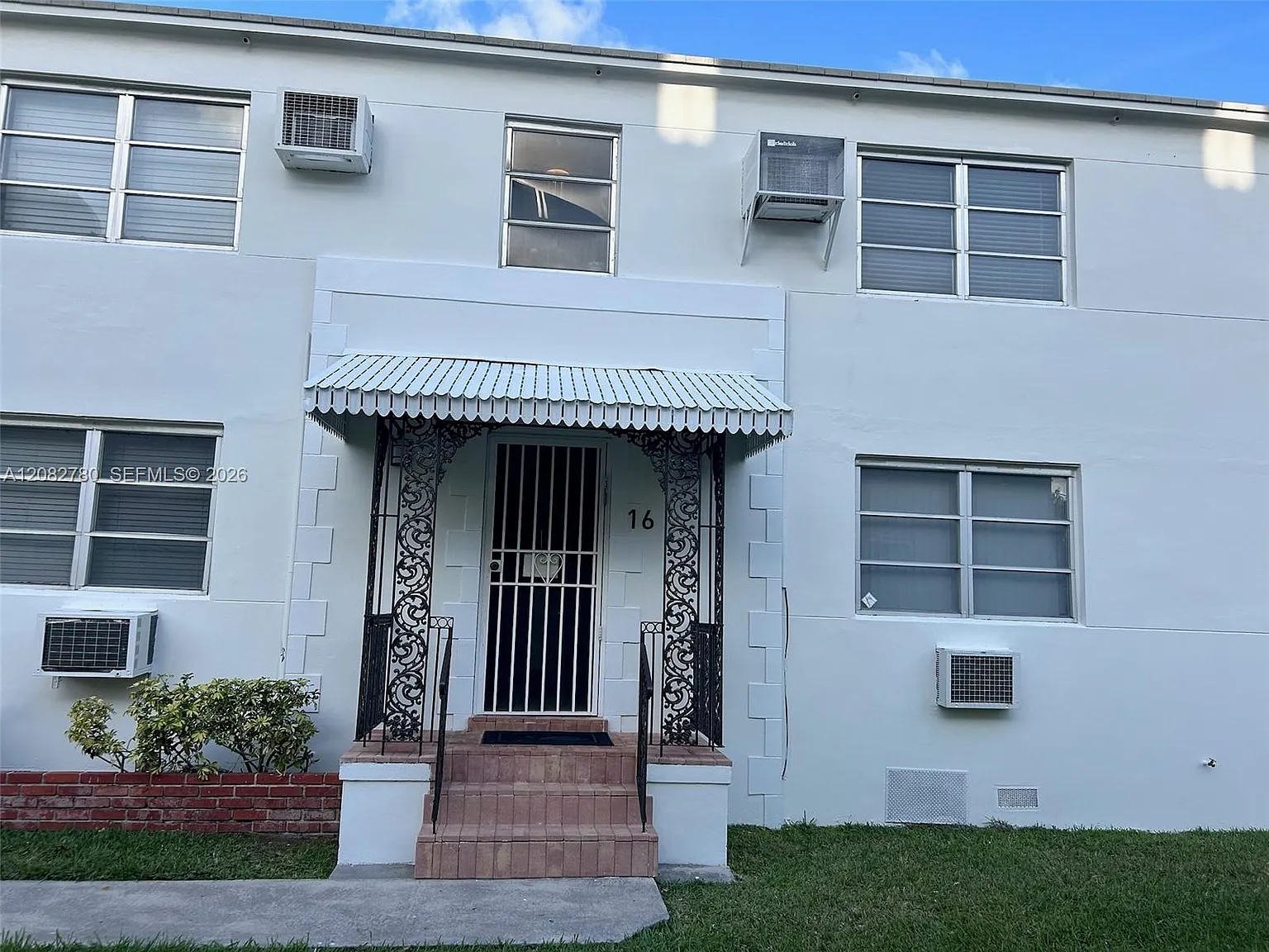 C Gab Douglas Sec — Photo 1