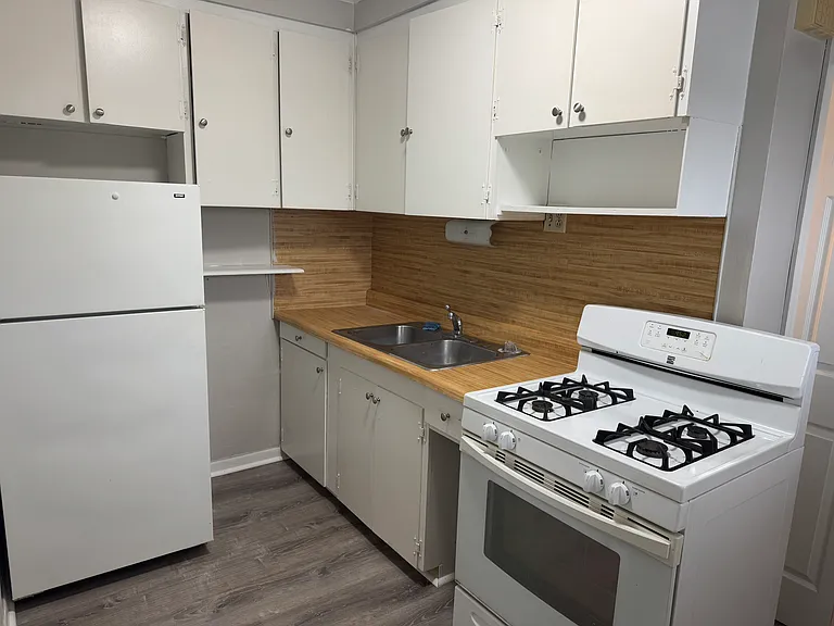 23 Orchard Ave #2R — Photo 5