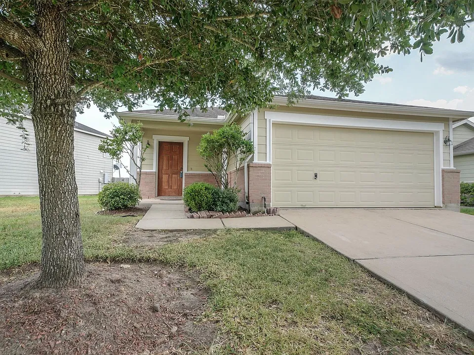 20727 Cypress Crescent Ln