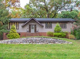 208 Hilltop Ct, Pompton Lakes, NJ 07442