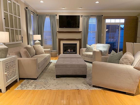 2nd image of 22 Meadow Cir
