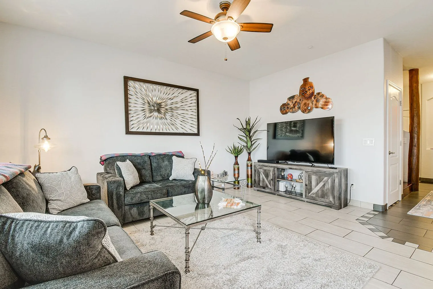 3 bed, 2.0 bath, 1776 sqft, $4,419 — Photo 2