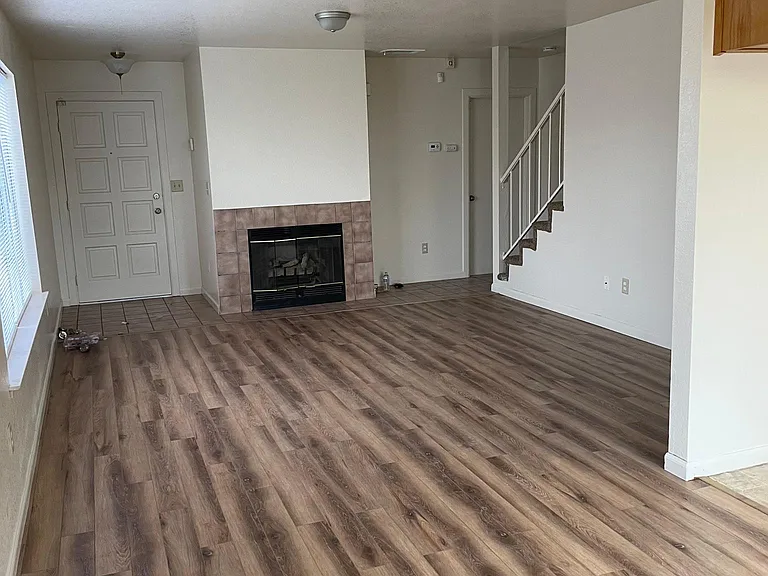 2402 W Packwood Dr — Photo 3