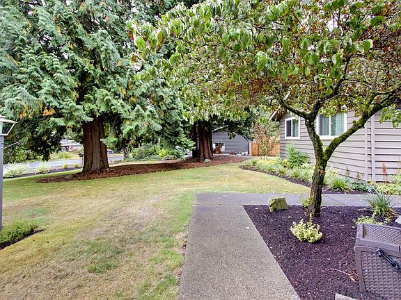 2nd image of 15338 NE 202nd St