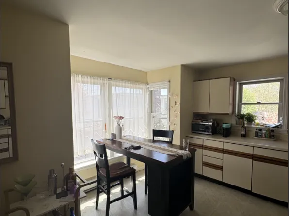 43 S Prospect St #2, Amherst, MA 01002