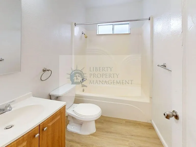 931 H St #6 — Photo 8