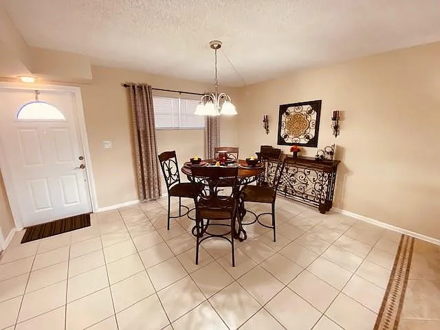 2 bed, 1.5 bath, 1050 sqft, $1,650 — Photo 2
