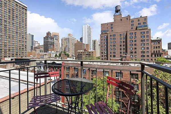 Sold by Compass | media 8