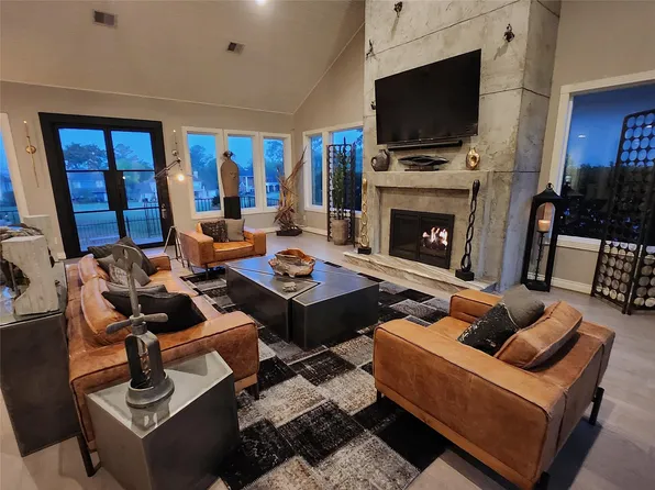 38 Fairway Park, Montgomery, TX 77356