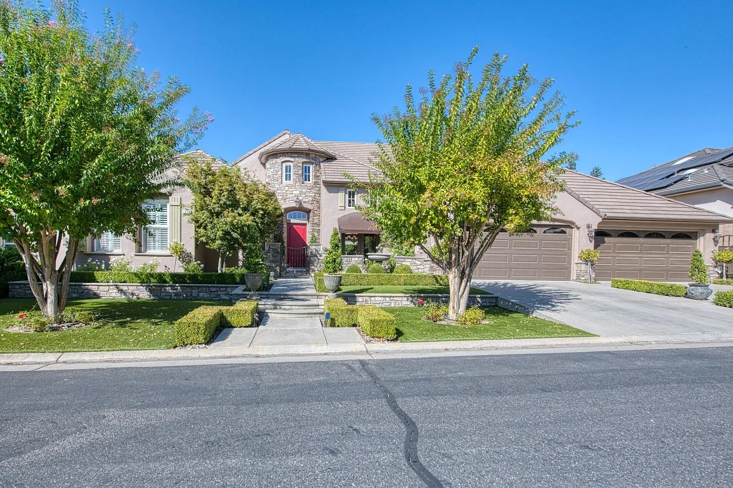 1376 E Carlyle Way photo 1