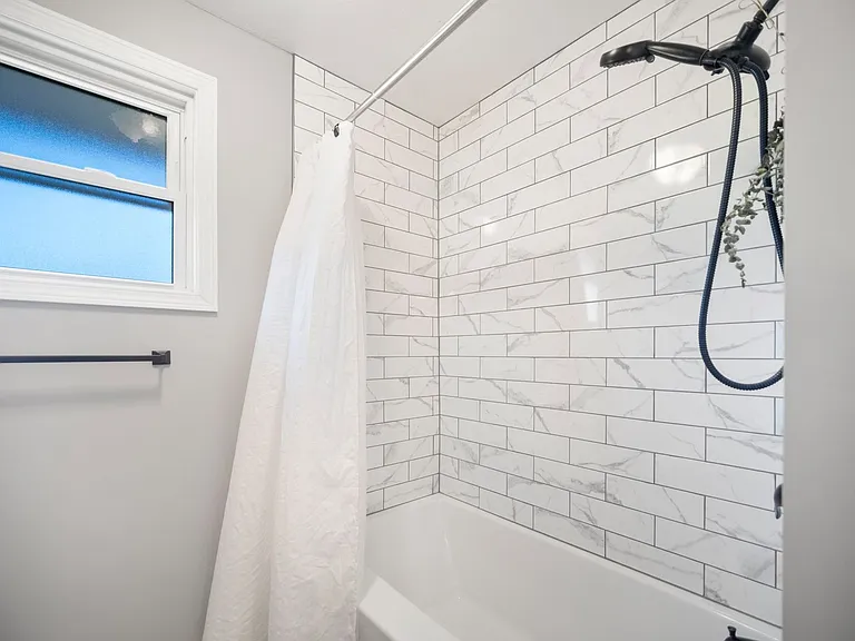 107 E Regina Ave — Photo 18