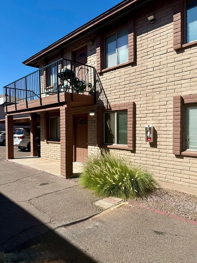 Centrally located 2 Bedroom Condo — Photo 1