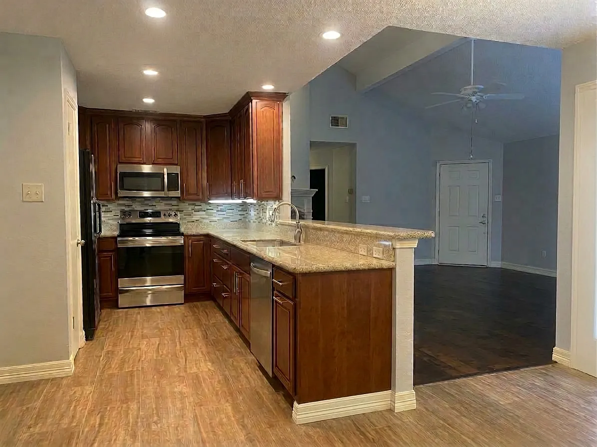 4 bed, 1500 sqft, $2,295 — Photo 3