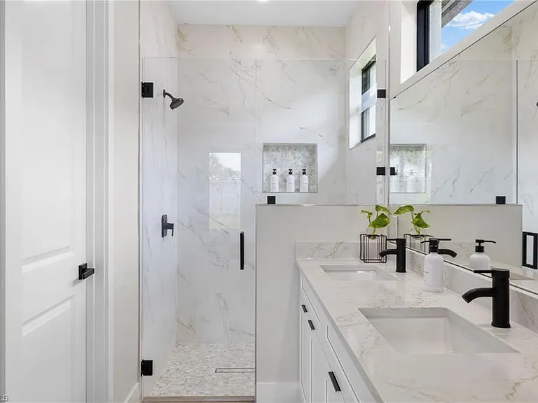 3032 Woodside Ave — Photo 14