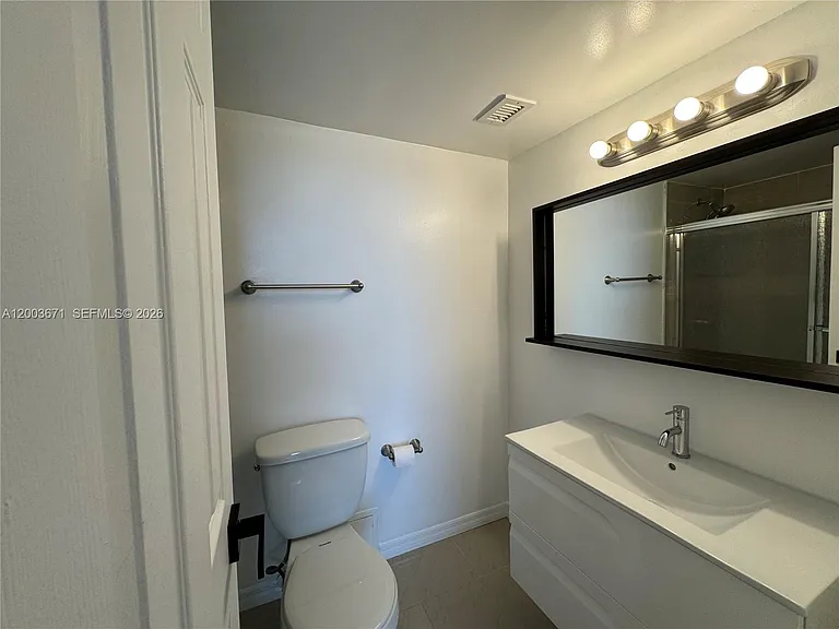 2020 NE 135th St #810 — Photo 13