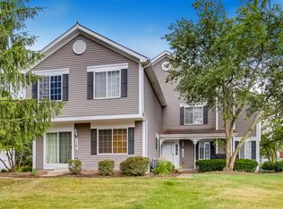 1287 Sandhurst Ln, South Elgin, IL 60177