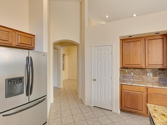 5th image of 270 S Desperado Dr