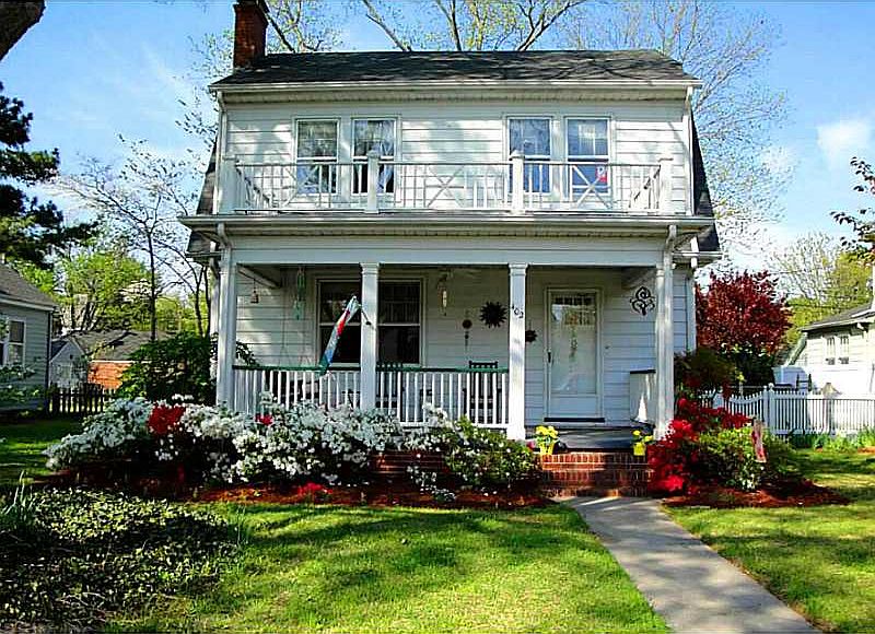 1st image of 402 Russell St
