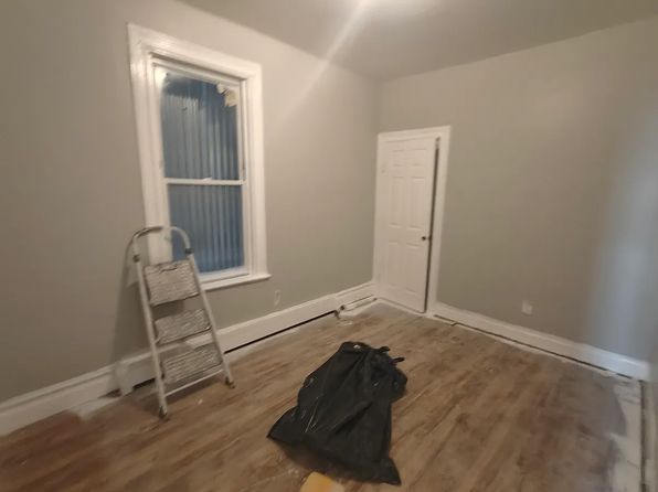 152 Chadwick Ave Floor 2