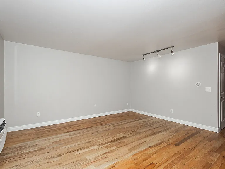 1321 Detroit St — Photo 13