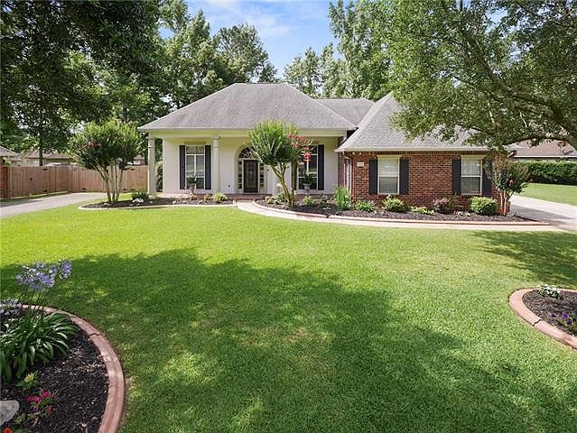 1st image of 327 Kirkwood Dr