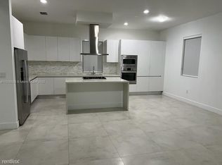 10110 NW 76th Ter, Doral, FL 33178