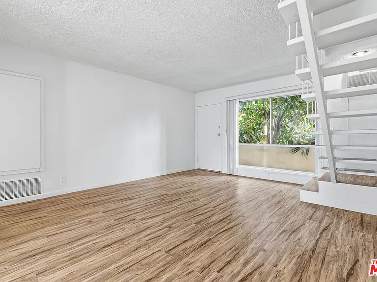 2332 S Beverly Glen Blvd #5 — Photo 2