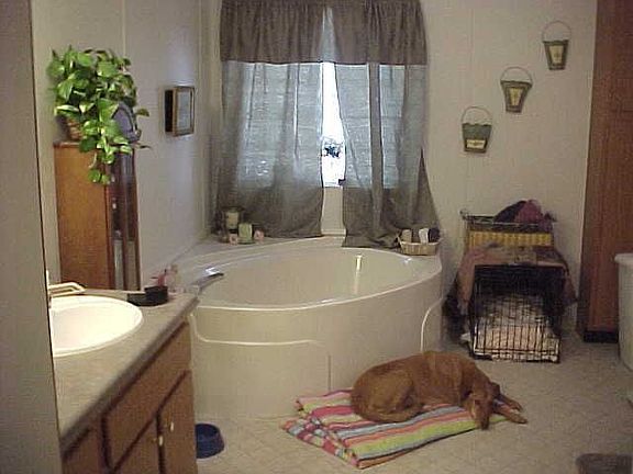 5th image of 270 SW Lottie Ct